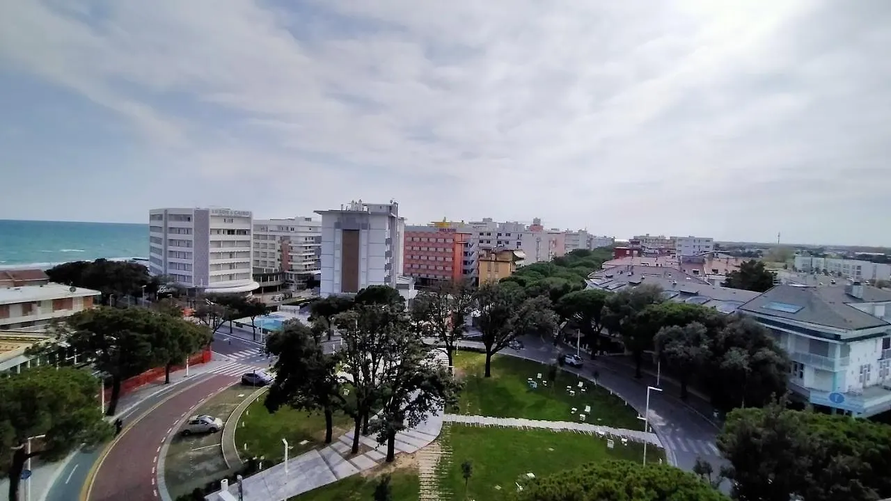 Hotel Alla Rotonda Lido di Jesolo 3*,  Italy